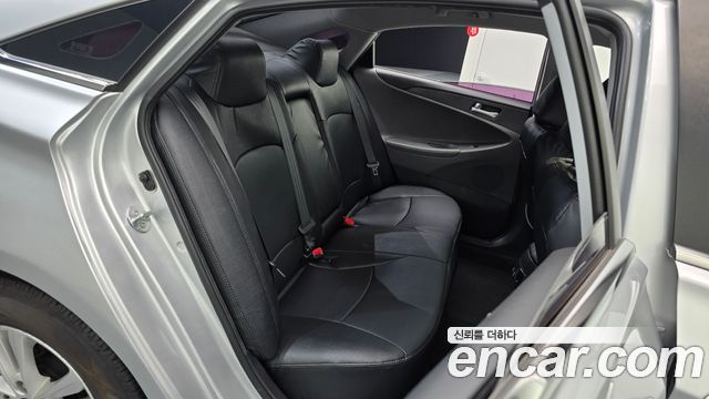 Hyundai Sonata 2013 — photo 16