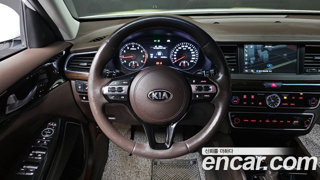 Kia K7 2018 — photo 12
