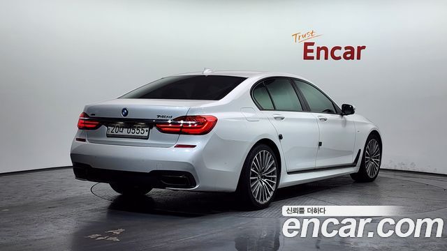 BMW 7-Series 2016 — photo 2