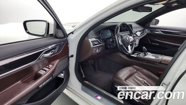 BMW 7-Series 2016 — photo 10