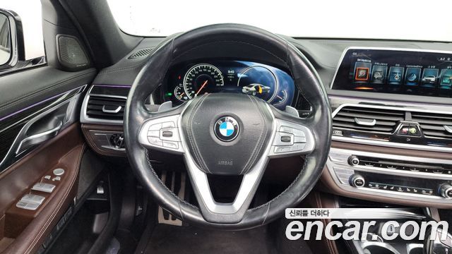 BMW 7-Series 2016 — photo 12