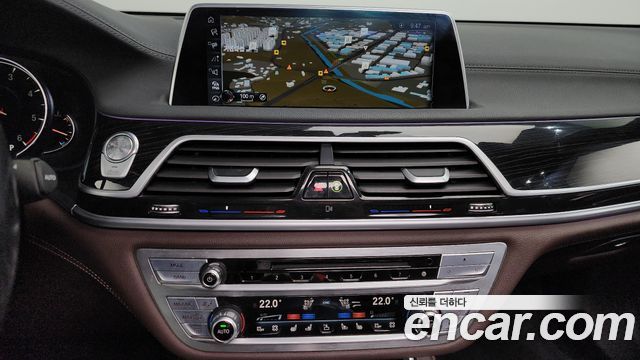 BMW 7-Series 2016 — photo 13