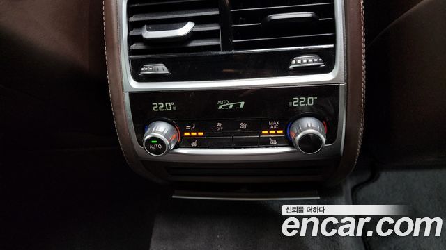 BMW 7-Series 2016 — photo 18