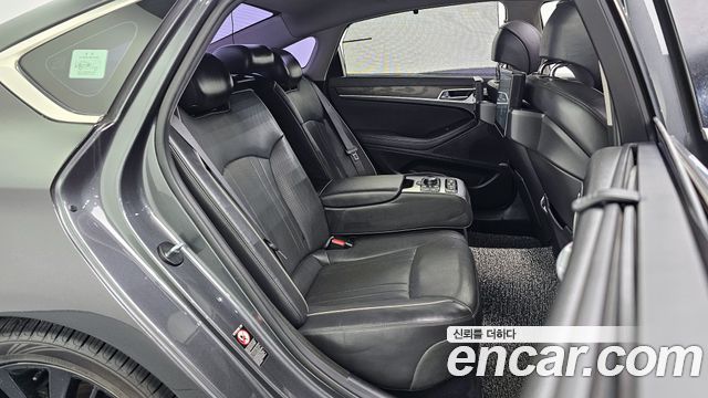 Genesis G80 2017 — photo 17