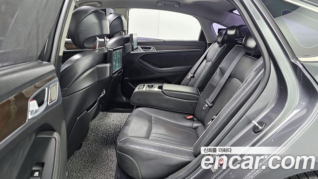 Genesis G80 2017 — photo 18