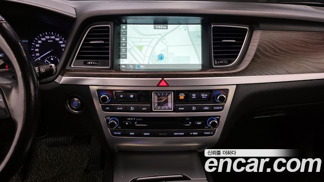Genesis G80 2017 — photo 20