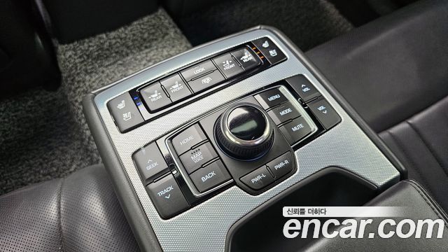 Genesis G80 2017 — photo 22