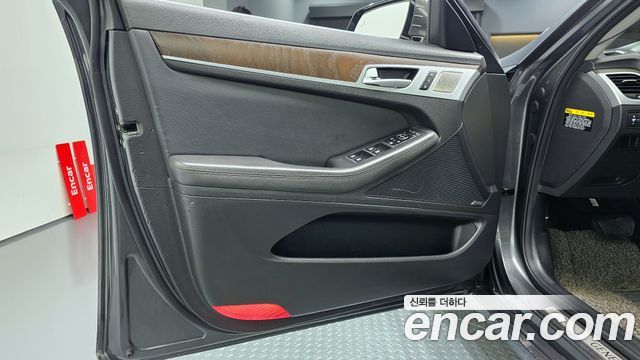 Genesis G80 2017 — photo 14
