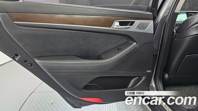 Genesis G80 2017 — photo 15