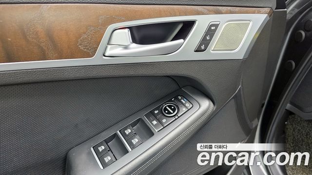 Genesis G80 2017 — photo 29
