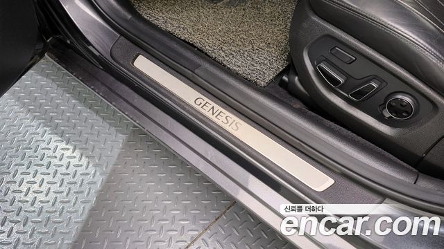 Genesis G80 2017 — photo 33