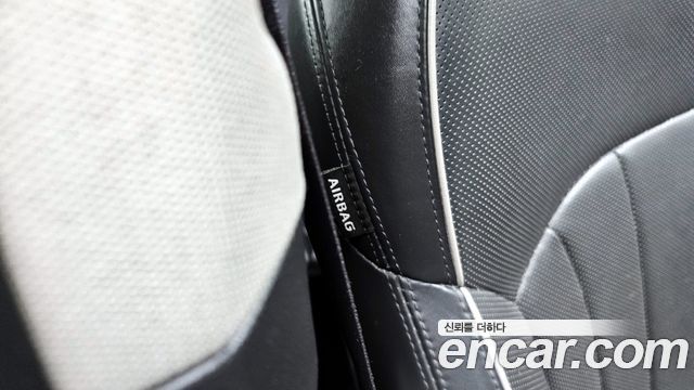 Genesis G80 2017 — photo 36