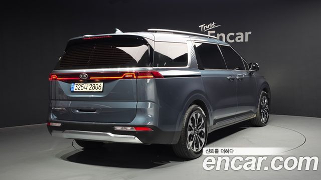 Kia Canival 2021 — photo 2