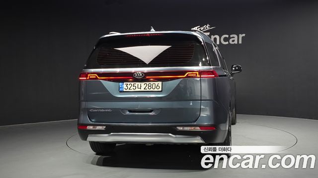 Kia Canival 2021 — photo 4