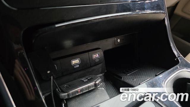 Kia Canival 2021 — photo 16