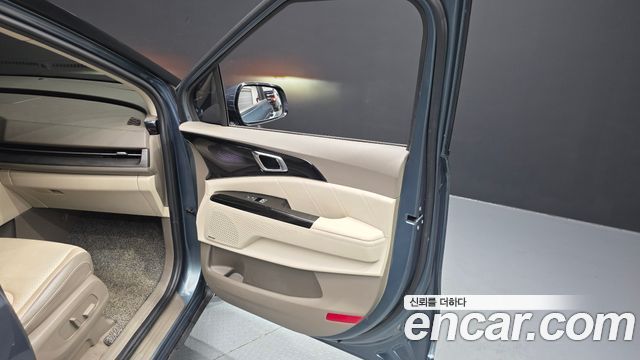 Kia Canival 2021 — photo 28