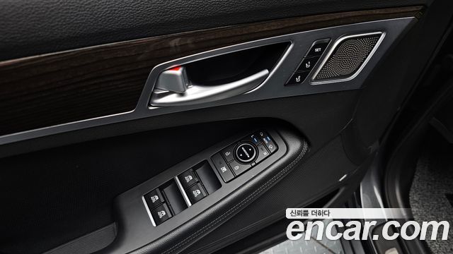 Genesis G80 2018 — photo 24