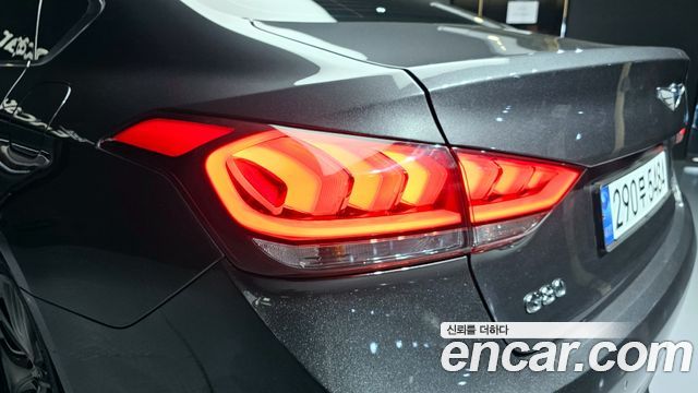 Genesis G80 2018 — photo 9