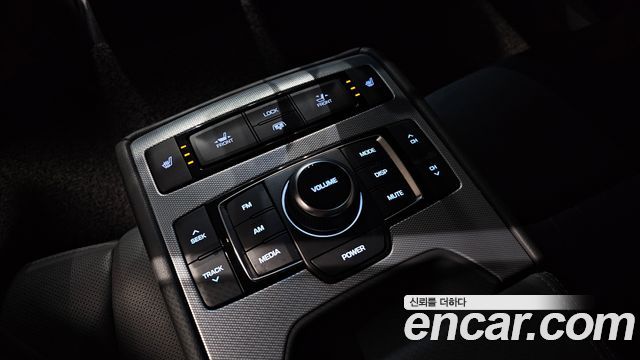 Genesis G80 2018 — photo 28