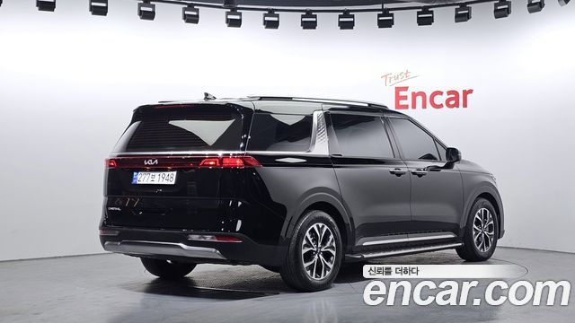 Kia Canival 2023 — photo 2