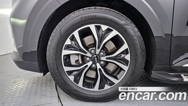 Kia Canival 2023 — photo 5