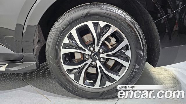 Kia Canival 2023 — photo 7