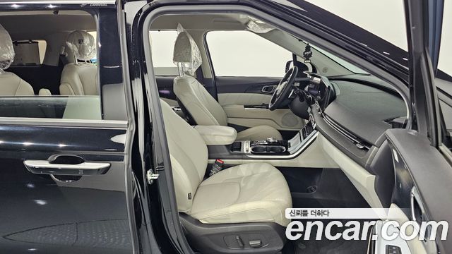 Kia Canival 2021 — photo 17