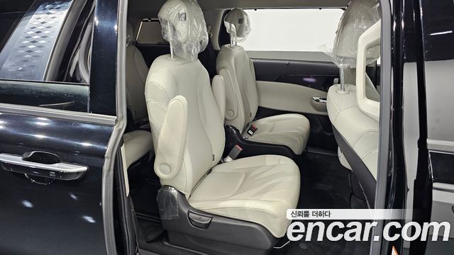 Kia Canival 2021 — photo 16