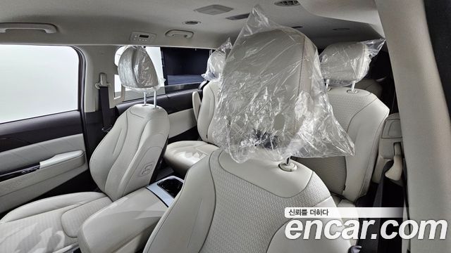 Kia Canival 2021 — photo 31