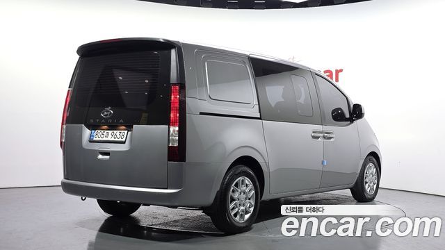 Hyundai Staria 2022 — photo 2