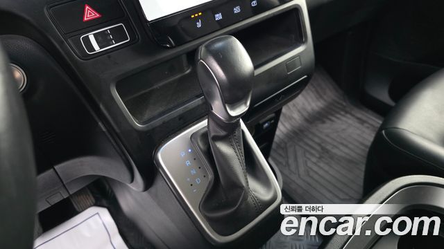 Hyundai Staria 2022 — photo 12