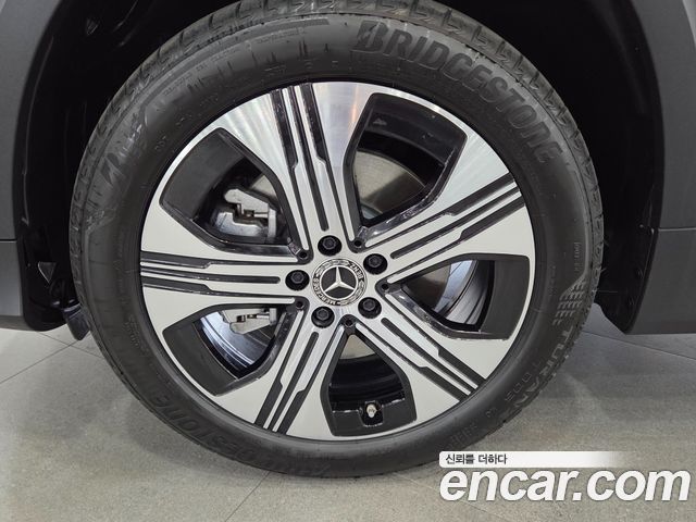 Mercedes-Benz EQB 2026 — photo 9