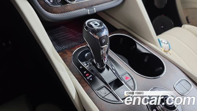 Bentley Bentayga 2025 — photo 9