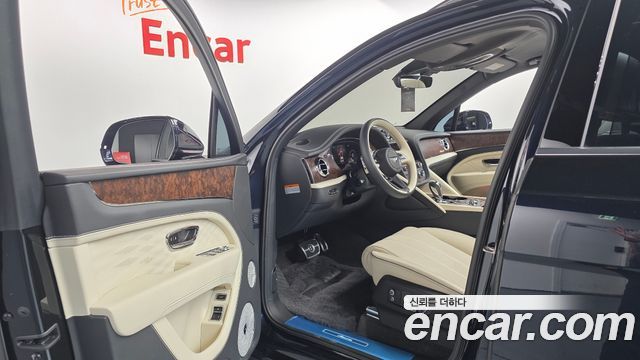 Bentley Bentayga 2025 — photo 13