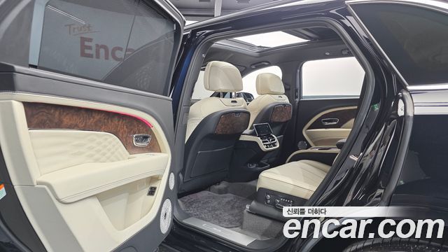 Bentley Bentayga 2025 — photo 17