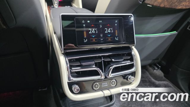 Bentley Bentayga 2025 — photo 18