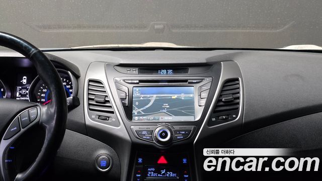 Hyundai AVANTE 2014 — photo 15
