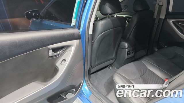 Hyundai AVANTE 2014 — photo 19