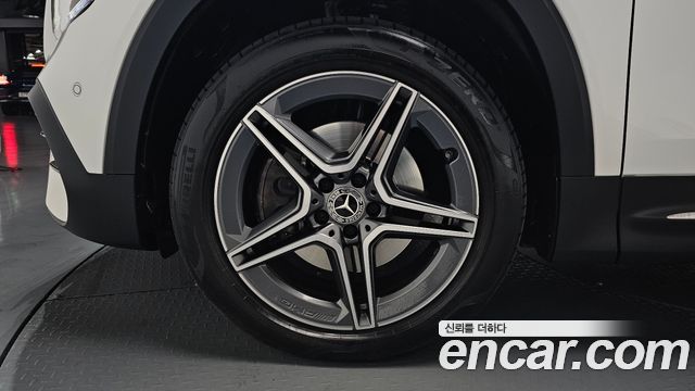 Mercedes-Benz GLB-Class 2023 — photo 5
