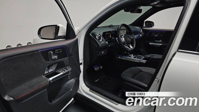 Mercedes-Benz GLB-Class 2023 — photo 13