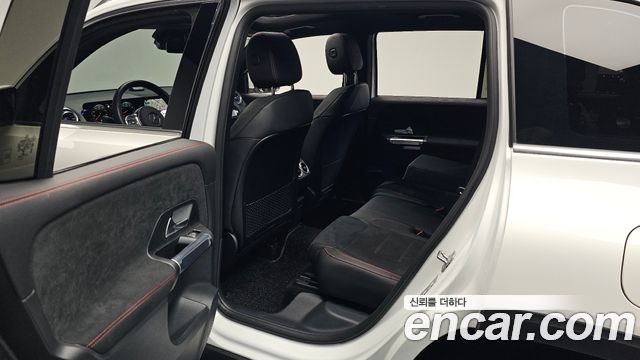 Mercedes-Benz GLB-Class 2023 — photo 17
