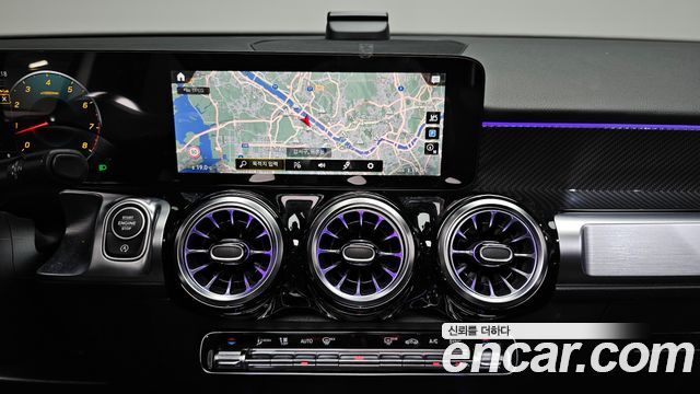Mercedes-Benz GLB-Class 2023 — photo 19