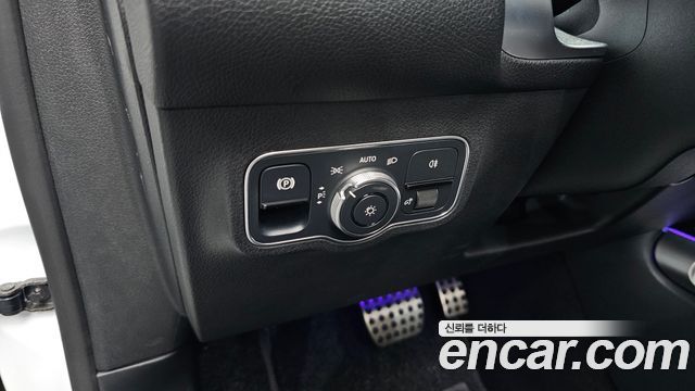 Mercedes-Benz GLB-Class 2023 — photo 24