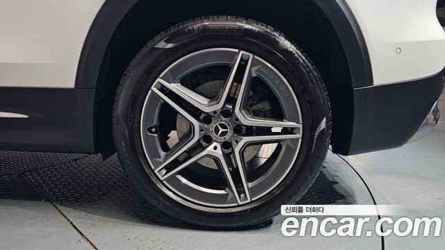 Mercedes-Benz GLB-Class 2023 — photo 7