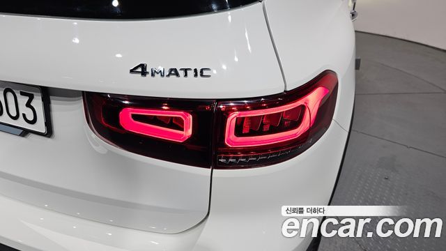 Mercedes-Benz GLB-Class 2023 — photo 9