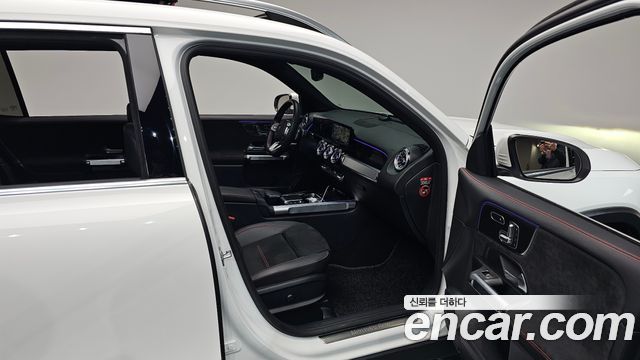 Mercedes-Benz GLB-Class 2023 — photo 16