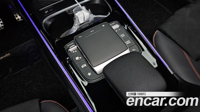 Mercedes-Benz GLB-Class 2023 — photo 27