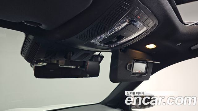 Mercedes-Benz GLB-Class 2023 — photo 28