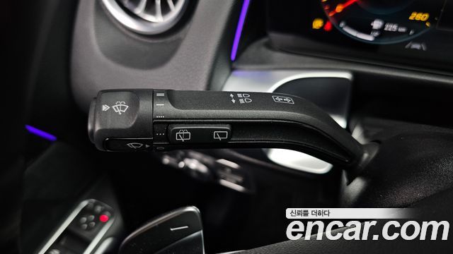 Mercedes-Benz GLB-Class 2023 — photo 30