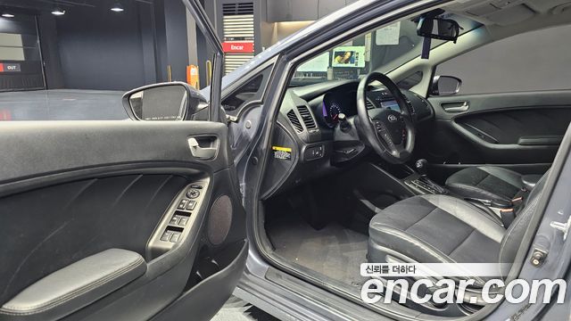 Kia K3 2013 — photo 10